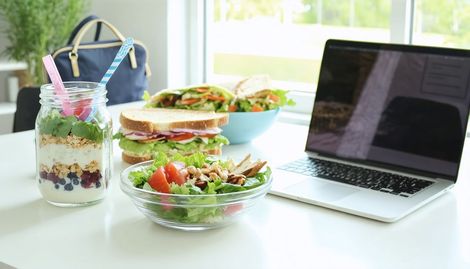 Ofis İçin Hızlı Öğle Kutusu: 5 Pratik Tarif ve Hazırlık İpuçları